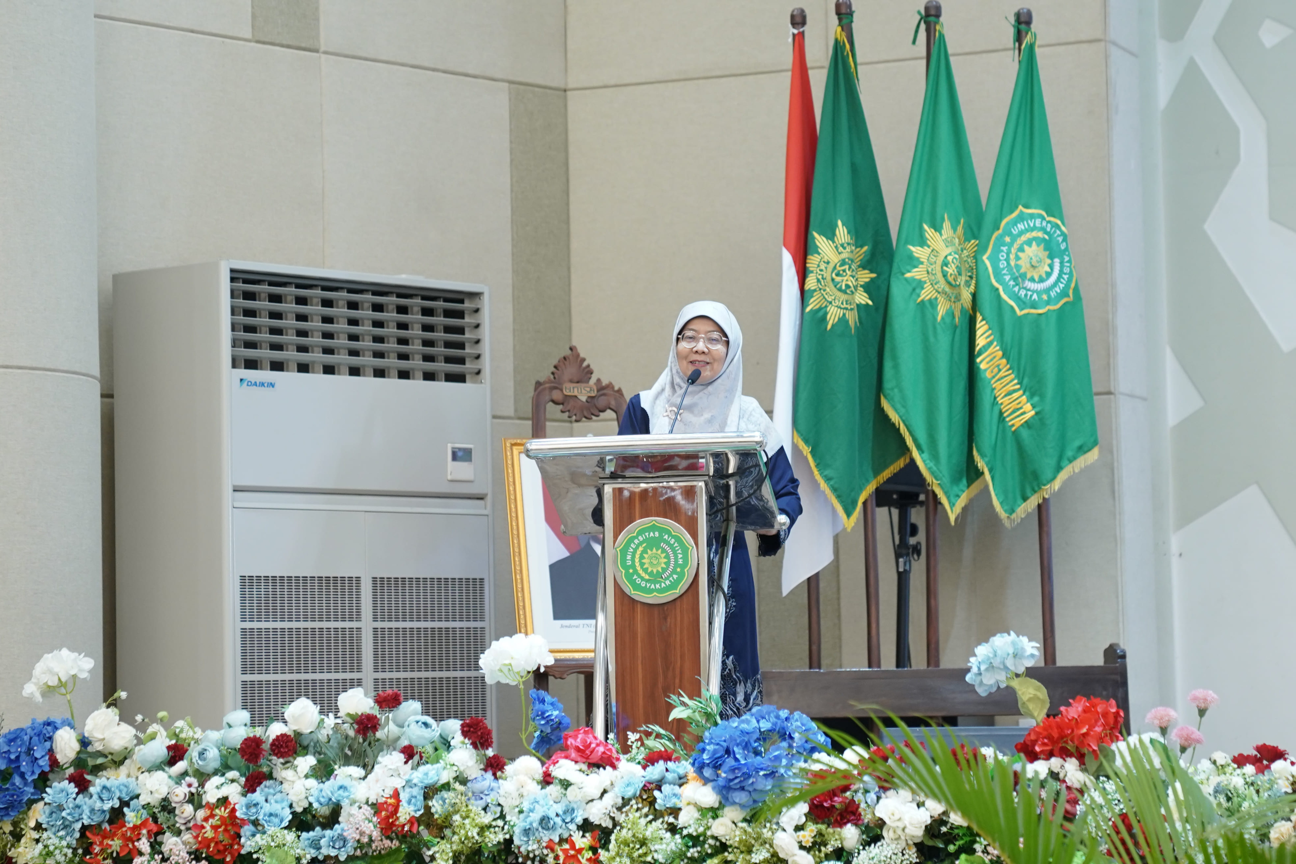 Salmah Orbayinah Tekankan Pentingnya Iman, Ilmu, dan Amal bagi Lulusan UNISA Yogyakarta