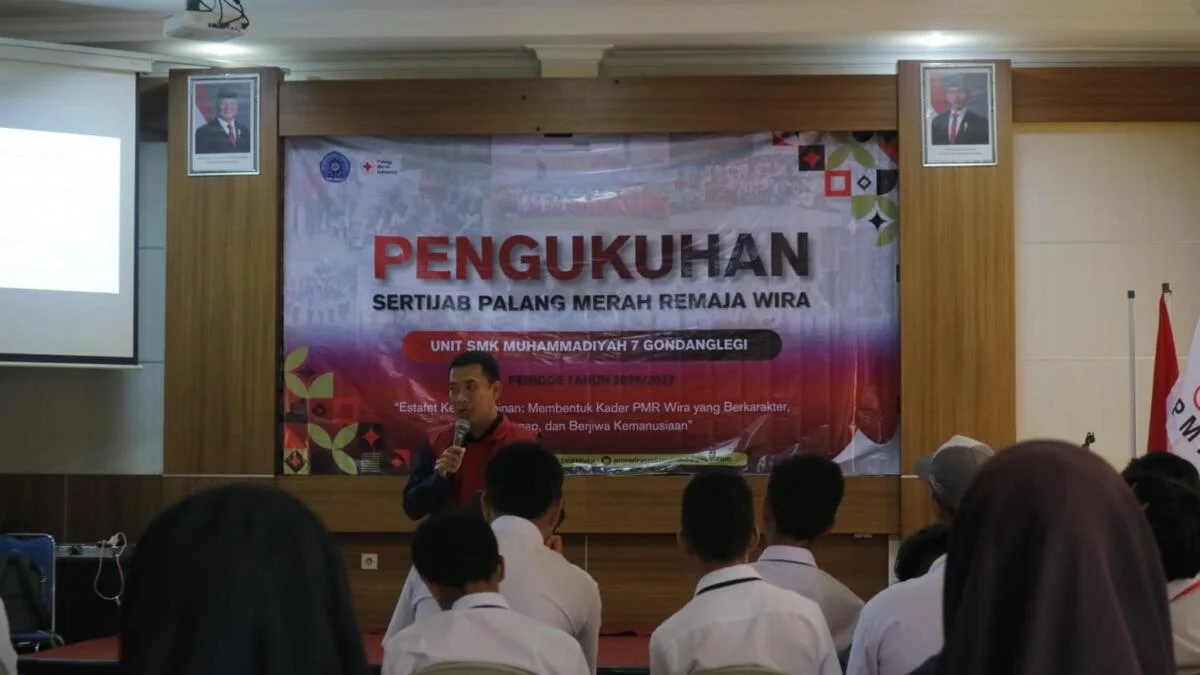 “Sehat itu Gaya, Tapi Remaja Punya Cara” Warnai Estafet Kepemimpinan PMR Wira SMK Muhammadiyah 7 Gondanglegi