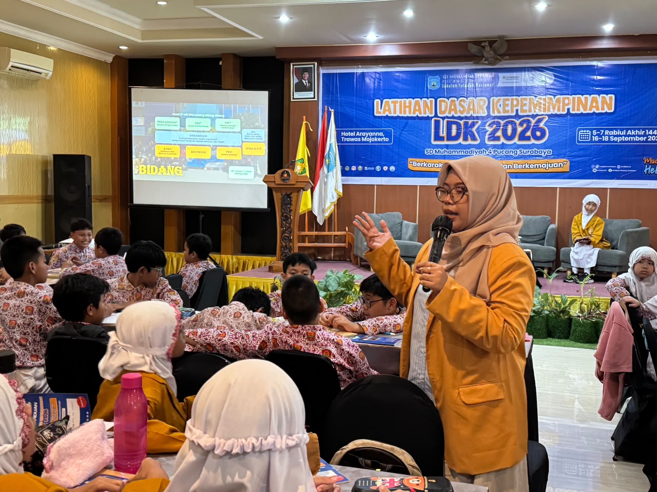 Di LDK Murid Digembleng Kepemimpinan, Penggunaan Medsos dan AI, hingga Berani Presentasi Hasil Studi Kasus