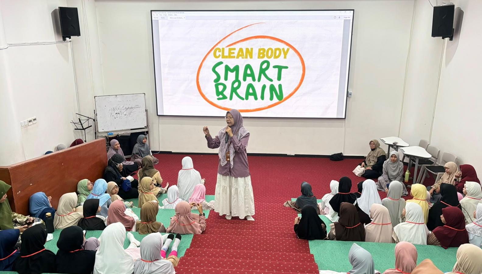 Clean Body, Smart Brain, Ustadzah Erfin Bekali PIK Kelas 4 dengan Maqashid Syariah: Menjaga Akal