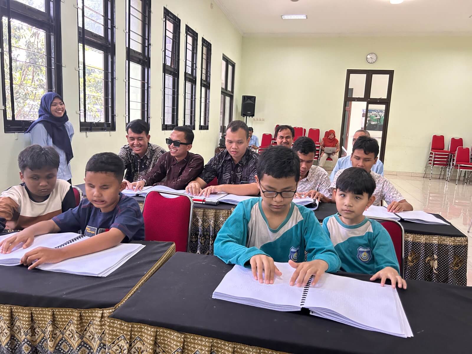Siswa Difabel Netra Belajar Pahami Alam Semesta melalui AstroTactile UAD