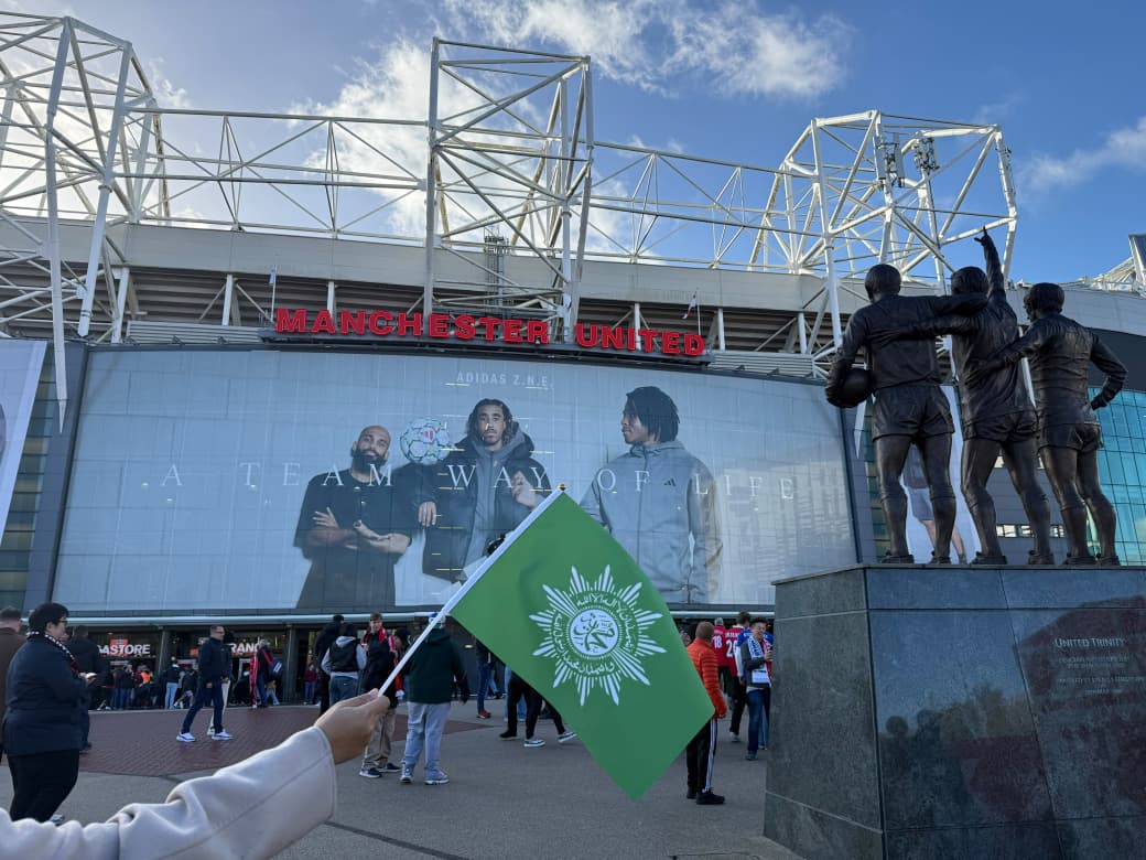 PCIM Britania Raya Jalin Silaturahmi dengan Suporter Muslim Manchester United di Old Trafford