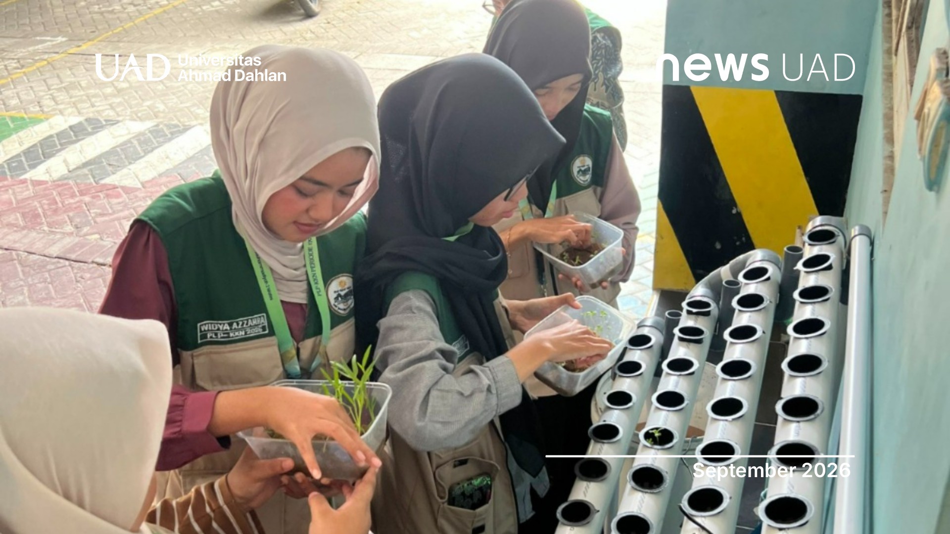 Mahasiswa PLP-KKN UAD Edukasi Siswa SMK Muhammadiyah 2 Wates tentang Budidaya Hidroponik