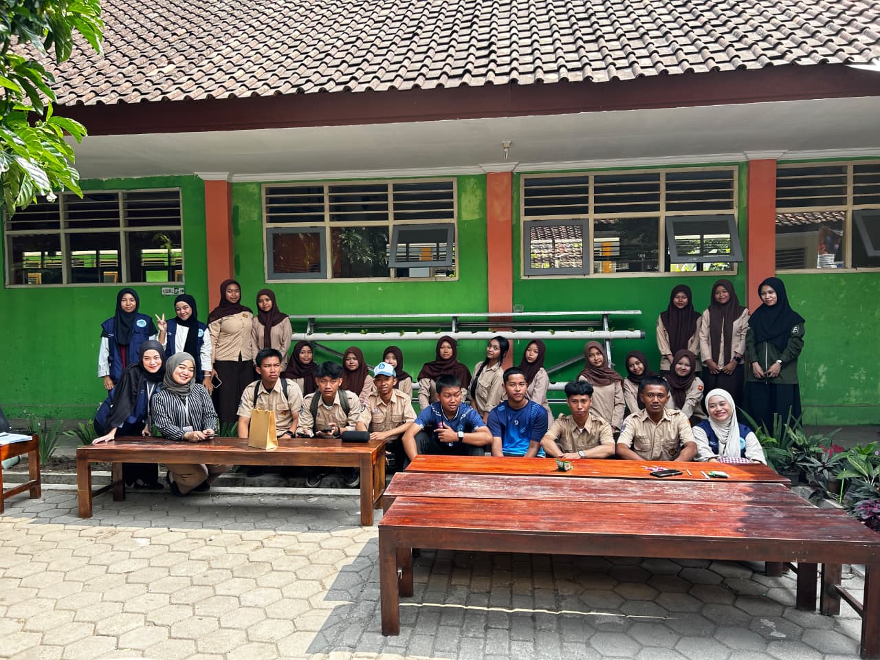 PLP-KKN UAD Jadikan Hidroponik sebagai Media Edukasi Lingkungan di SMAN 1 Piyungan