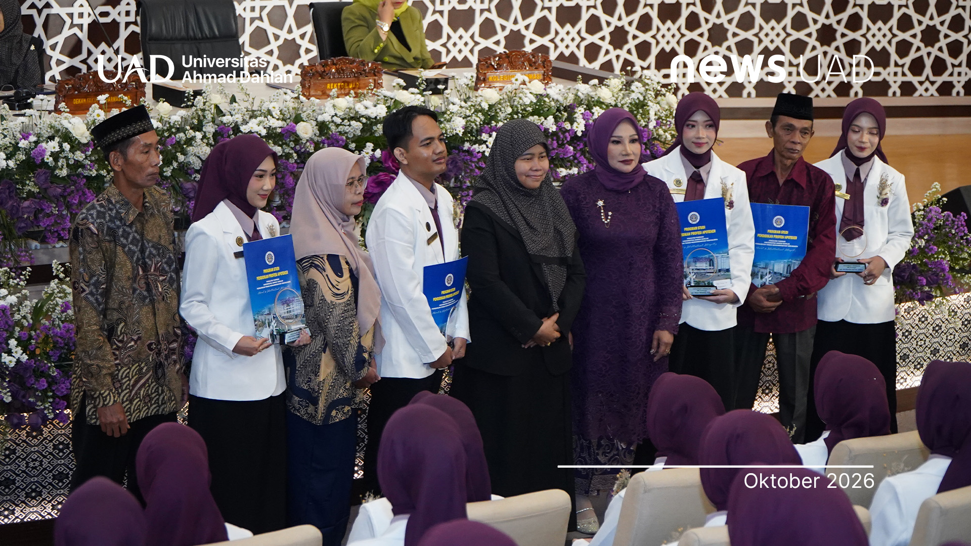 UAD Beri Penghargaan bagi Lulusan Terbaik Apoteker Angkatan 50