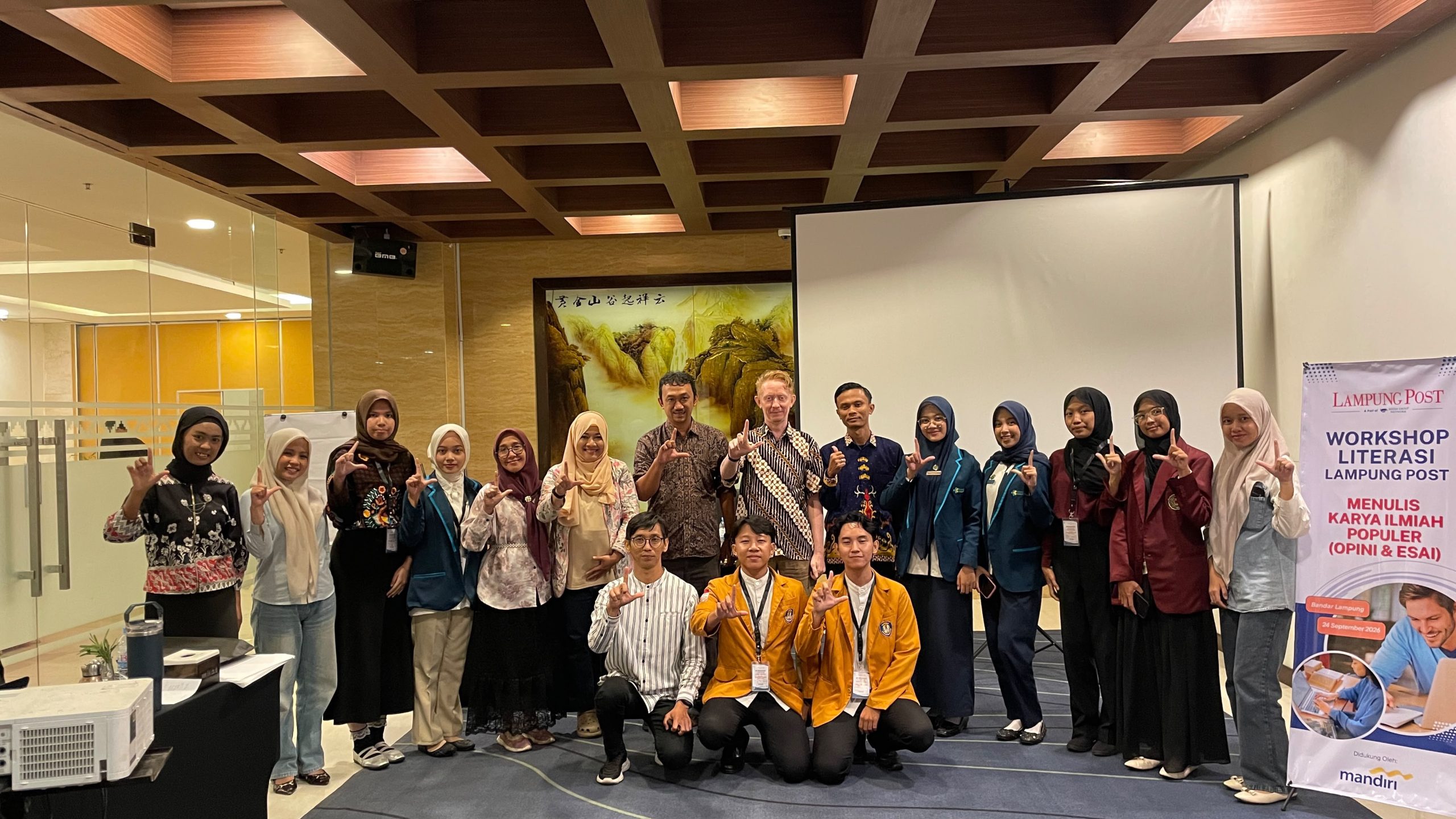 Mahasiswa UMKO Perkuat Kompetensi Menulis melalui Workshop Literasi Lampung Post