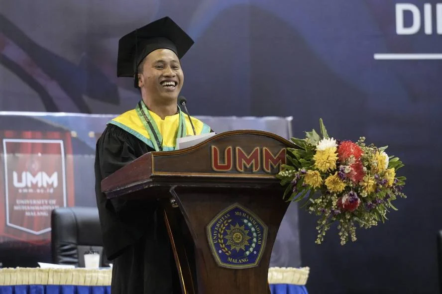 Kisah Isa Almasih Putra Muhammadiyah di Podium Wisuda UMM