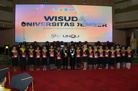 Isa Almasih lulus wisuda di UMM dengan IPK 3,97, menginspirasi anak kampung penggembala ternak yang kini raih prestasi akademik tinggi