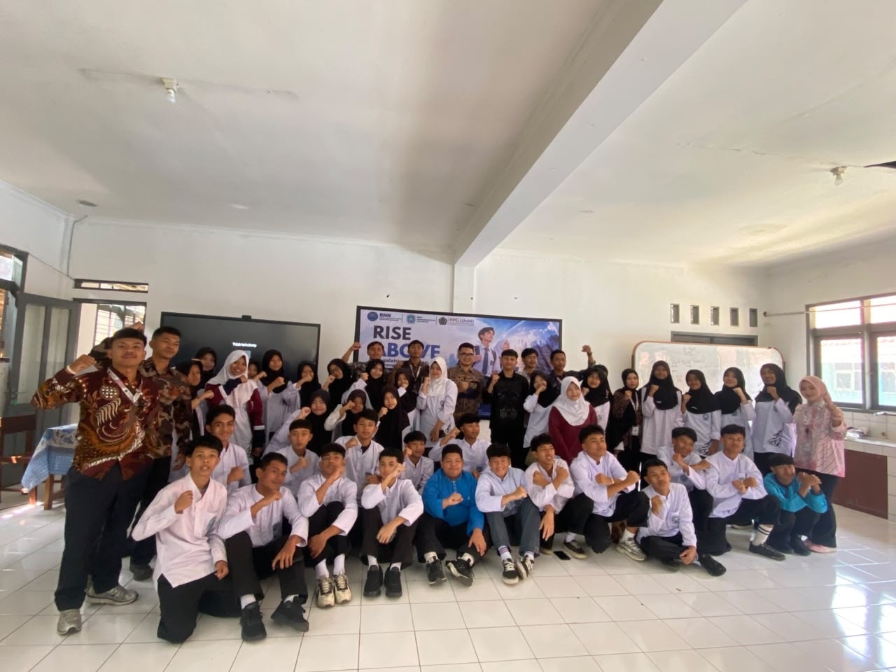 Mahasiswa PPG PJOK UMMI Gelar Rise Above, Dorong Penguatan Karakter dan Kedisiplinan Siswa SMA Muhammadiyah Sukabumi