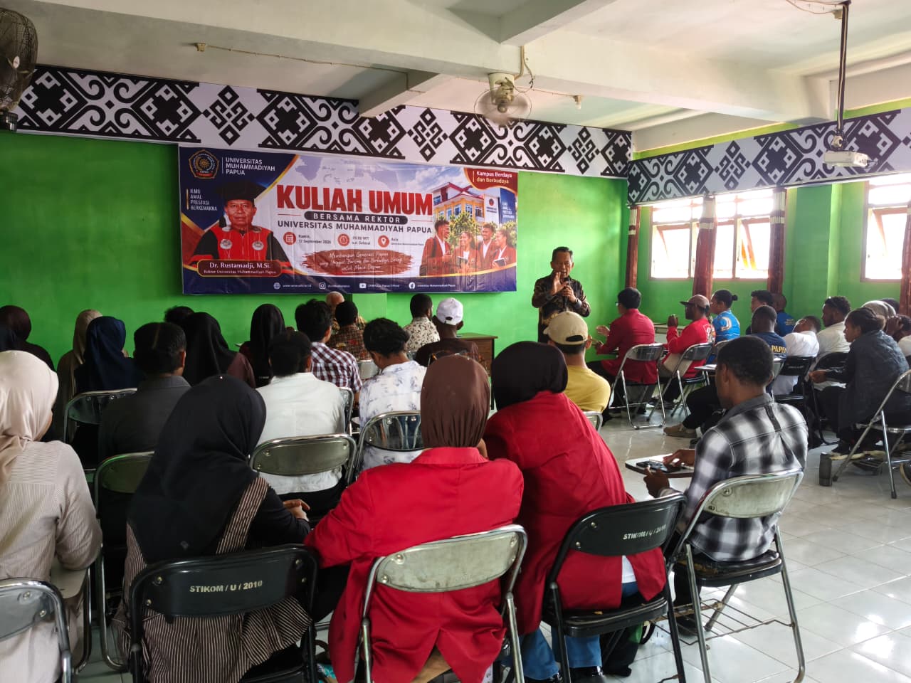 Kuliah Umum bersama Rektor UM Papua, Rustamadji, Tekankan Pentingnya Kepercayaan Diri dan Cita-cita Tinggi