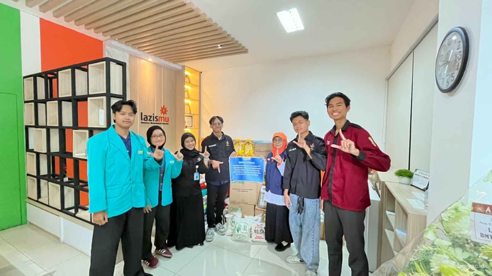 Kama FEB UMS Salurkan Bantuan Logistik Gempa NTT melalui Lazismu