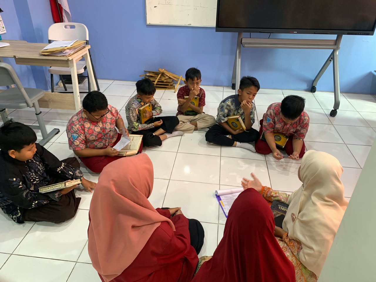Dampingi Mabit, PLP 2 Umsida Belajar Dampingi Pembelajaran Luar Kelas