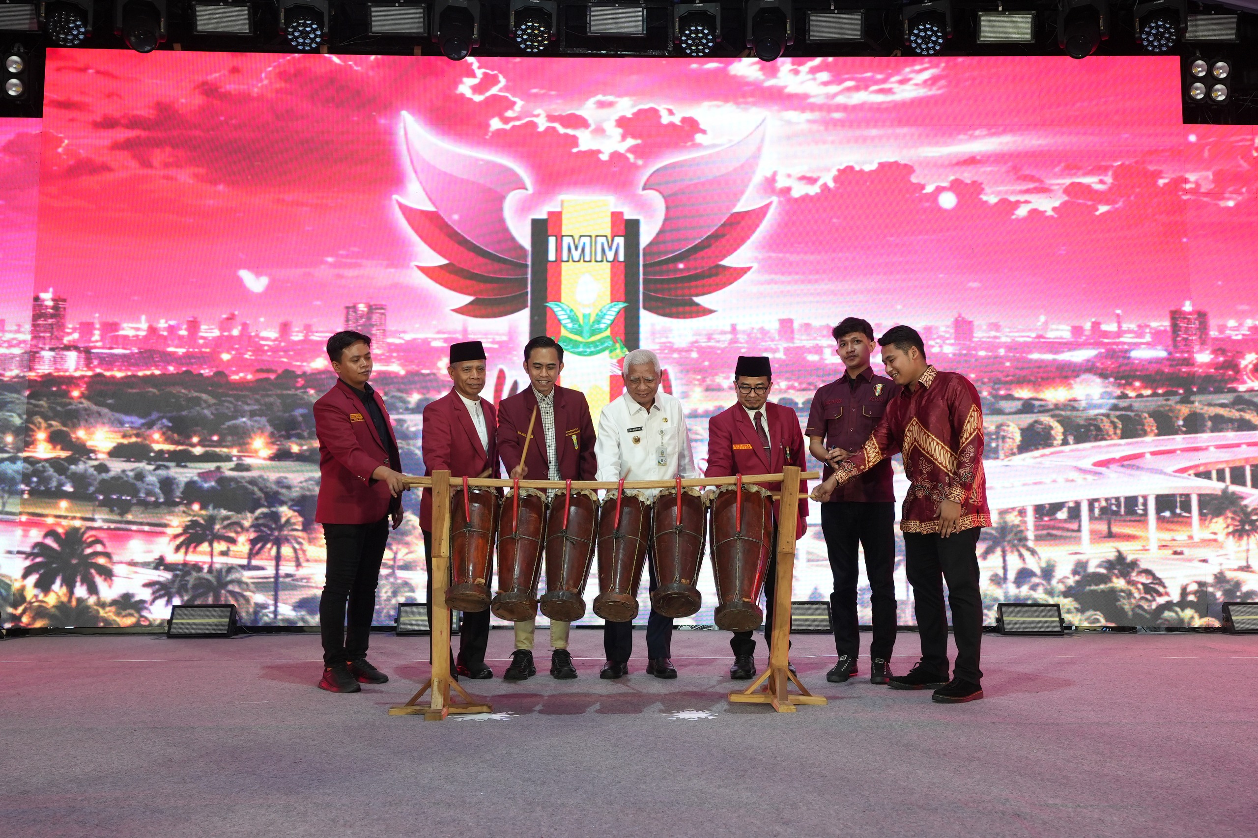 Wagub Sumut Hadiri Masta Kolosal UMSU 2026 Rektor Bikin Kejutan Bagi-bagi Hadiah