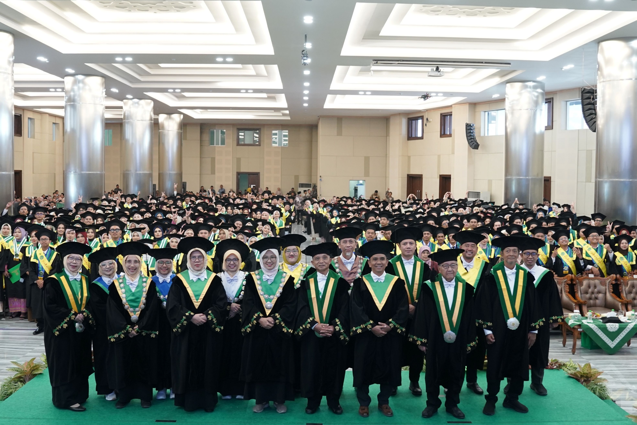 Pesan Cinta Untuk UNISA: Dari Rumah Rantau hingga Kebanggaan Sarjana Pertama