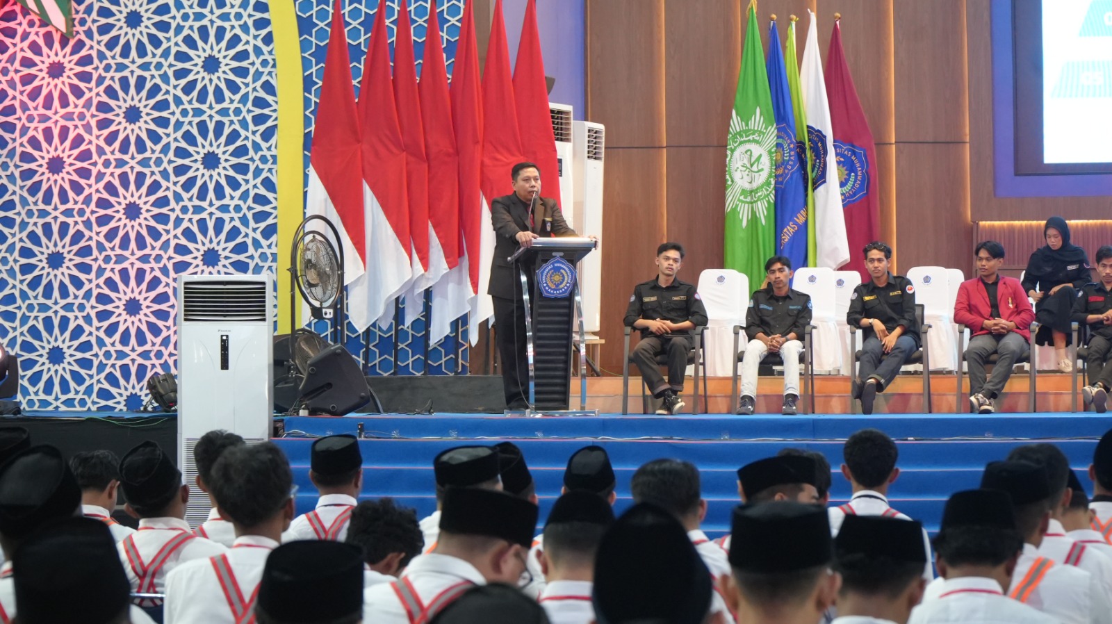Ta’aruf FT Unismuh Berbeda, Maba Langsung Disambut Pameran Karya Mahasiswa