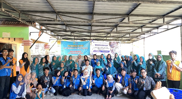 Dari Sampah ke Karya, KKN-DIK Unismuh Kenalkan Ecobrick kepada Warga Binuang