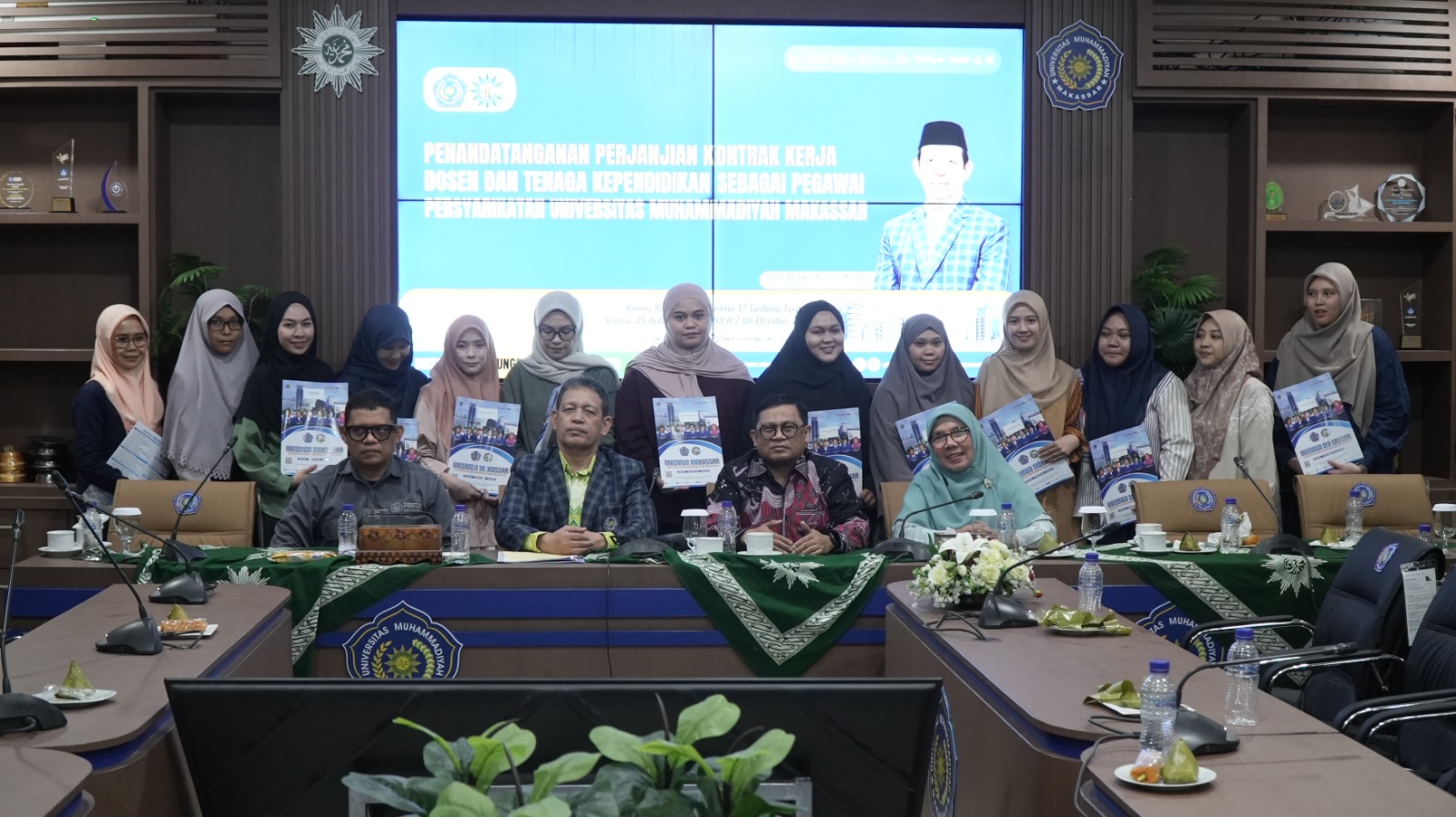 Serahkan SK 23 Dosen Baru, Rektor Unismuh Makassar Dorong Karier Akademik hingga Guru Besar