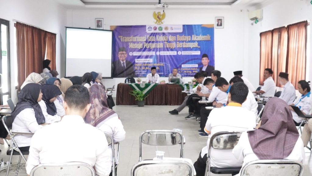 Prof. Fathul Wahid Bagikan Pengalaman Tata Kelola Perguruan Tinggi kepada Dosen Unmuh Babel