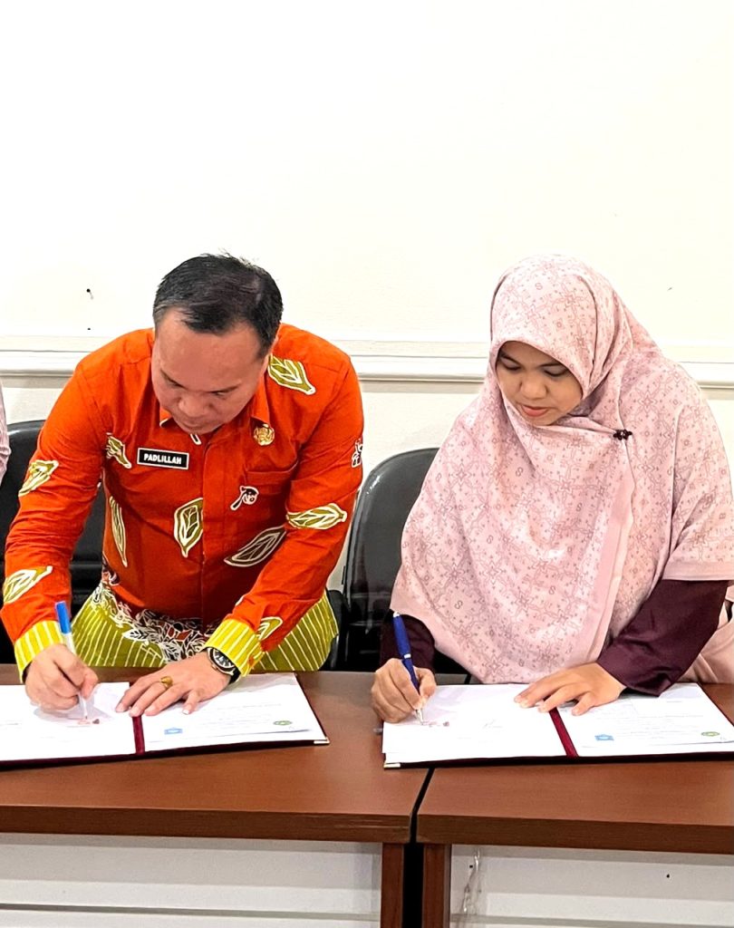 Penandatanganan PKS Unmuh Babel–Dinsos-PMD Bangka Tengah Dukung Pemberdayaan BUMDes
