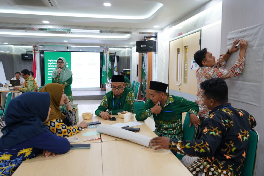 Menyehatkan Umat dengan Menguatkan Fasilitator, Menghidupkan Masjid dan Ranting