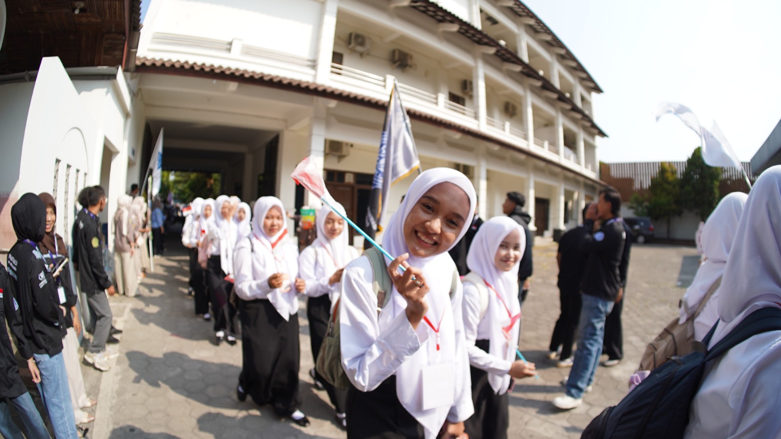 Penuh Semangat, Ribuan Mahasiswa Baru UMKU Disambut Meriah dalam Masta-PMB 2026